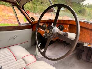 Image 18/22 de Jaguar XK 120 OTS (1954)