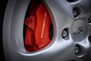 Imagen 59/98 de Porsche 911 Carrera 4S (2004)