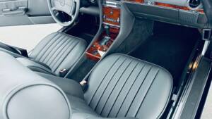 Immagine 40/58 di Mercedes-Benz 560 SL (1989)