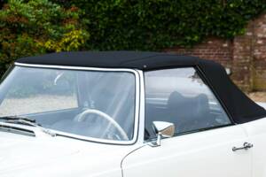 Image 17/50 de Mercedes-Benz 280 SL (1971)
