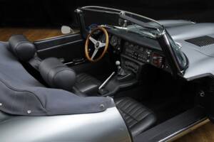 Image 7/17 de Jaguar E-Type (1970)