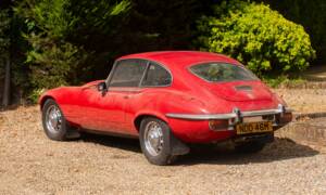 Image 2/50 de Jaguar Type E V12 (2+2) (1973)