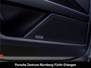 Image 49/50 of Porsche Cayenne S Electric (2026)