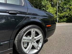Bild 44/50 von Jaguar S-Type 4.2 V8 R (2004)