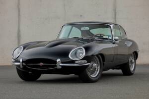 Immagine 2/38 di Jaguar E-Type 3.8 (1962)