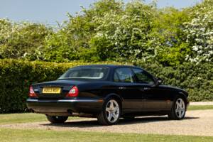 Image 34/43 of Jaguar XJR (2003)