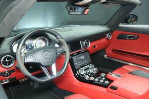 Image 13/30 of Mercedes-Benz SLS AMG Roadster (2012)