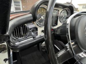 Image 57/100 of Mercedes-Benz 280 SL (1970)