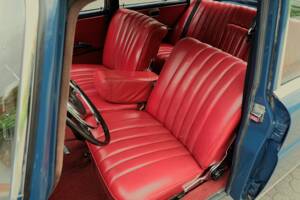 Image 23/76 de Mercedes-Benz 220 S b (1963)