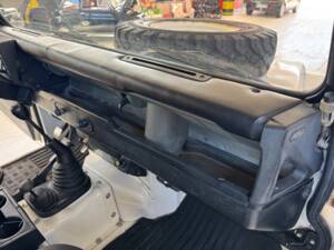 Image 28/45 de Land Rover Defender 110 (1991)