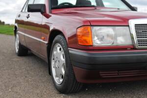 Image 10/31 of Mercedes-Benz 190 E (1993)
