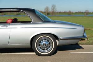 Image 7/8 of Jaguar XJ12c (1975)