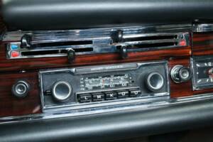 Image 15/30 of Mercedes-Benz 250 SE (1966)