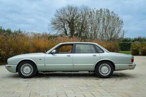 Image 5/50 de Jaguar XJ 8 Sovereign (1997)