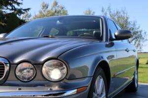Image 36/50 of Jaguar XJ 8 4.2 (2004)