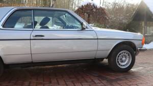 Bild 27/50 von Mercedes-Benz 280 C (1977)