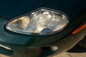 Obraz 19/50 pojazdu Jaguar XK8 4.0 (1998)