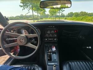 Image 2/8 of Chevrolet Corvette Stingray (1976)