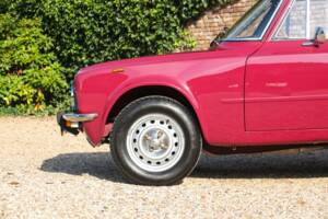 Image 17/50 of Alfa Romeo Giulia Nuova Super 1300 (1975)