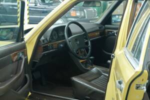 Bild 47/50 von Mercedes-Benz 380 SE (1983)