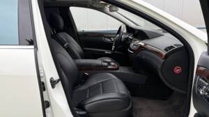 Bild 17/29 von Mercedes-Benz S 63 AMG (2007)