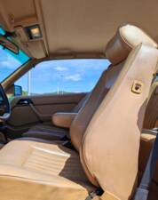 Image 27/42 of Mercedes-Benz 300 CE (1988)