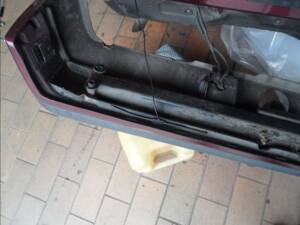 Image 126/137 of Mercedes-Benz 190 E 1.8 Avantgarde &quot;Rosso&quot; (1992)