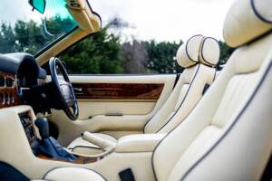 Image 29/50 of Aston Martin Virage Volante (1997)