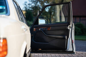 Image 37/44 de Mercedes-Benz 500 SEL (1984)