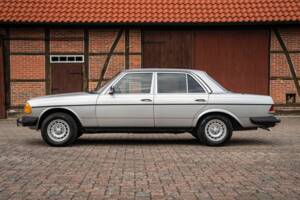 Bild 10/83 von Mercedes-Benz 300 D Turbodiesel (1983)
