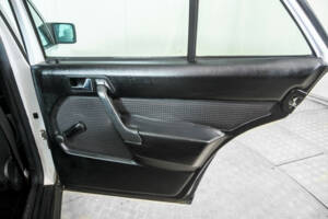 Image 35/50 de Mercedes-Benz 190 D (1986)