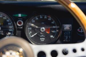 Image 43/50 de Jaguar E-Type (1969)