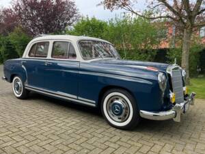 Immagine 3/39 di Mercedes-Benz 220 S (1957)