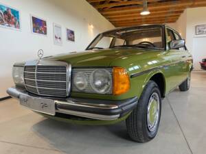 Immagine 50/91 di Mercedes-Benz 240 D (1981)