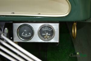 Image 31/50 of Morris Minor 1000 Traveller (1964)