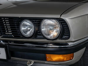 Image 21/25 of BMW 520i (1984)