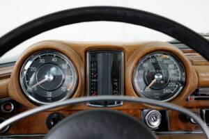 Image 10/32 of Mercedes-Benz 280 SE 3,5 (1971)