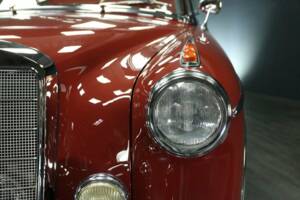 Imagen 38/50 de Mercedes-Benz 220 S (1957)