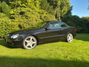 Immagine 5/41 di Mercedes-Benz CLK 320 (2003)