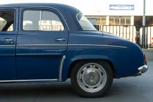 Image 17/42 of Renault Ondine (1962)