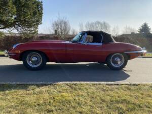 Image 4/62 of Jaguar E-Type (1969)