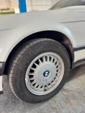 Image 9/37 of BMW 735i (1991)