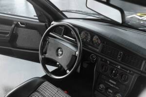 Imagen 41/50 de Mercedes-Benz 190 E 2.5-16 Evolution II (1990)