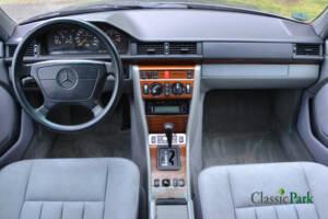 Afbeelding 12/44 van Mercedes-Benz E 280 T (1994)