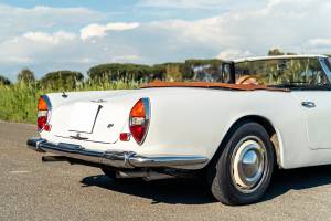 Bild 16/42 von Lancia Flaminia GT 2.8 3C Touring (1966)