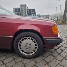 Immagine 45/162 di Mercedes-Benz 230 CE (1989)