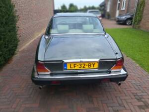 Image 7/8 of Jaguar XJ 12 (1984)