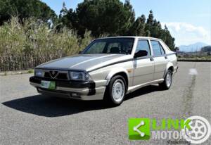 Afbeelding 1/10 van Alfa Romeo 75 3.0 V6 America (1988)