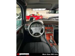 Imagen 7/12 de Mercedes-Benz E 220 Diesel (1997)