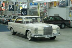 Image 16/50 of Mercedes-Benz 300 SE (1966)